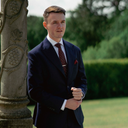 What Colour Tie Goes With a Navy Suit? A Gentleman's Style Guide